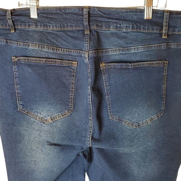BloomChic Size 22 Ankle Dark Wash Jeans, 2-Button Fly, NWT - Picture 4 of 6